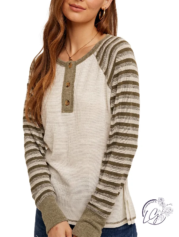 Turtleneck Women Long Sleeve Top for Cold Winter DaysStriped Contrast Knit Henley Top