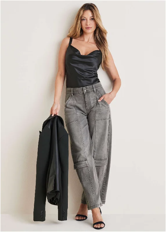 Striped Women Sweater with a Timeless PatternCargo Wide Leg Jeans - Grey Wash