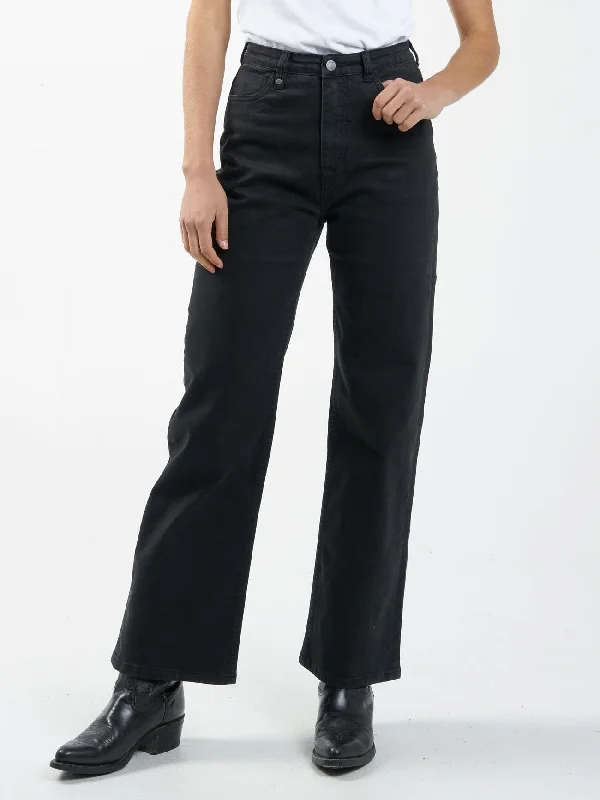 Straight - leg women jeans with a classic and timeless appealCherry Jean - Dusk Black