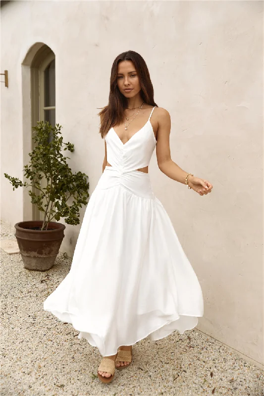 Empire Waist Women Dress to Accentuate the Bust and Conceal the WaistAzure Horizon Maxi Dress White