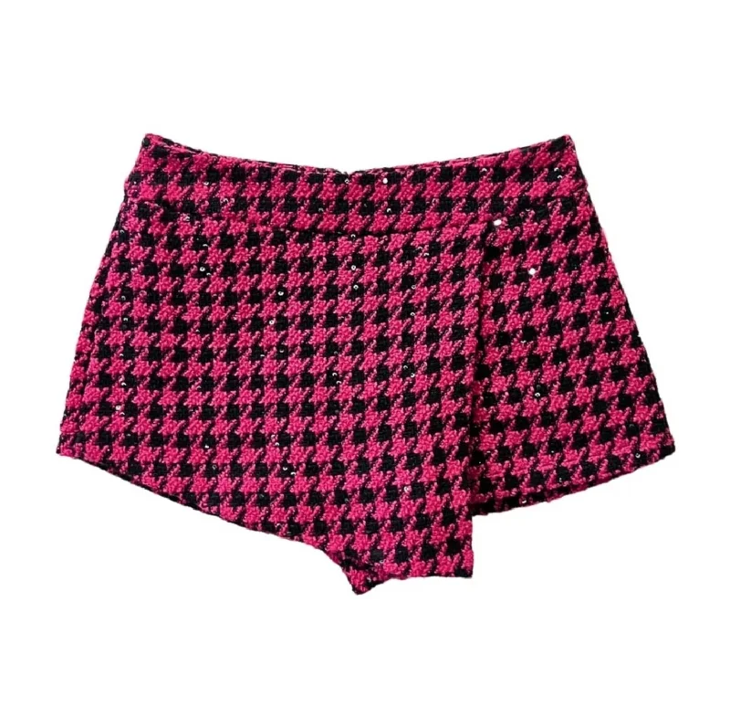 Elastic Waist Women Shorts for Easy Wear and ComfortKelly Houndstooth Skort In Pink/black