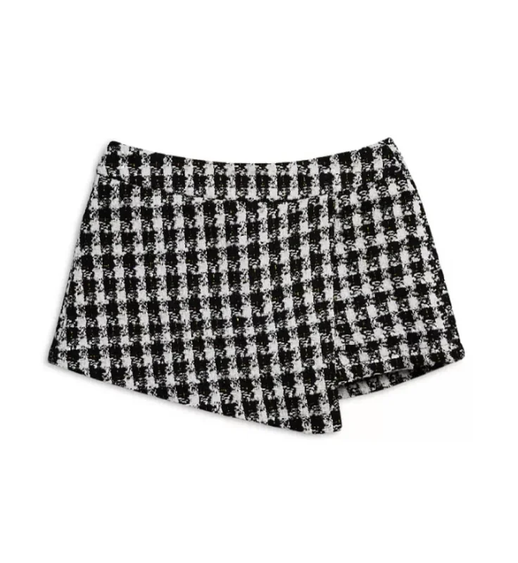 Solid Color Women Shorts in Bright Hues for a Bold StatementWomen's Kelly Houndstooth Skort In White/black