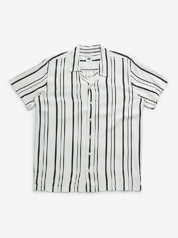 Striped Women T Shirt in a Classic PatternY&F Kids Black Striped Resort-Fit Shirt