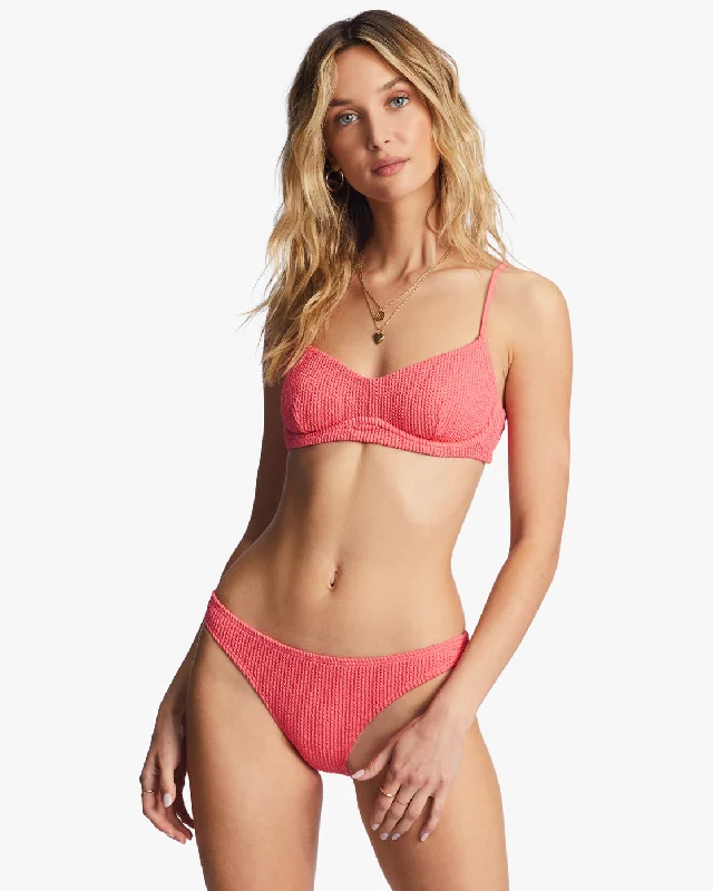 Sustainable women swimwear made from recycled materials for eco - conscious beachgoersSummer High Kensley Underwire Bikini Top - Coral Crush